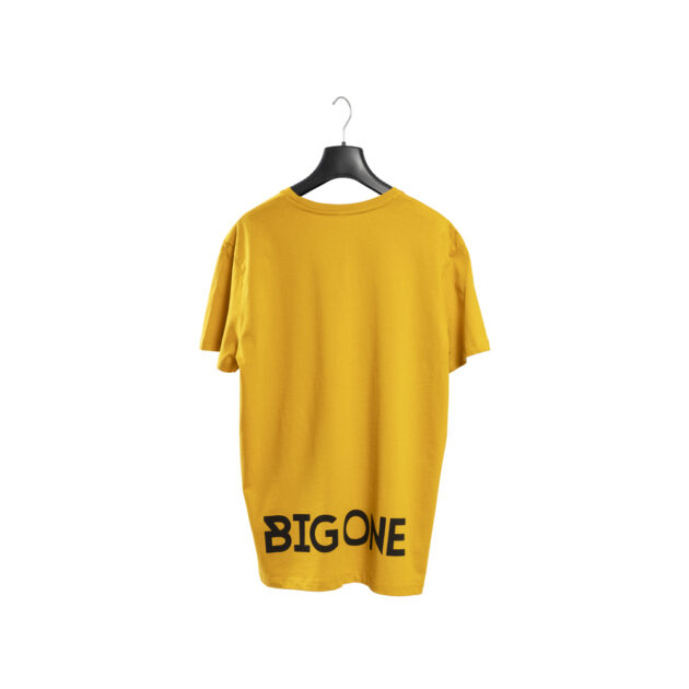 La Big OneT-Shirt “PICKY” – Regular Fit Senape è in morbido e leggero cotone organico, ed è caratterizzata dalle serigrafie del logo fronte e retro.