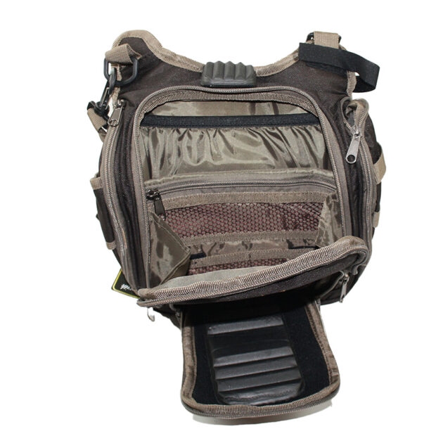 Realizzata in nylon 600D e la fodera in PVC la Carson Borsa MF-63262 ha una lunga durata nel tempo proteggendo il contenuto da acqua, polvere e urti.